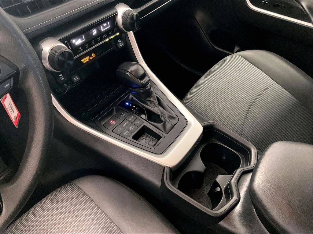 Used 2019 White Toyota LE image 19