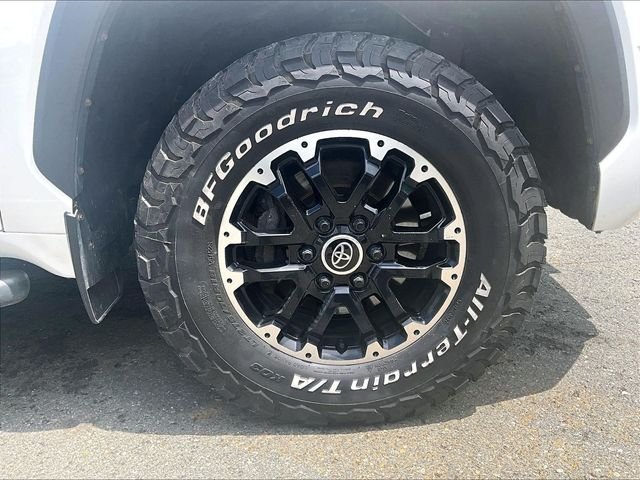 Used 2022 White Toyota SR5 image 9