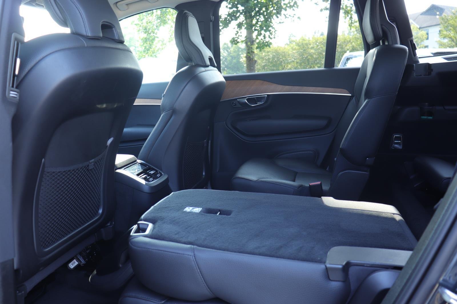 Used 2022 Savile Grey Metallic Volvo Momentum image 13