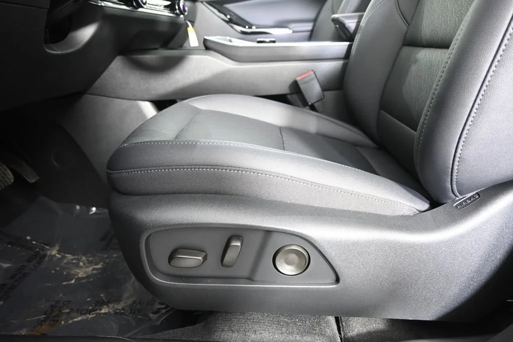 New 2026 Mosaic Black Metallic Chevrolet LT image 21
