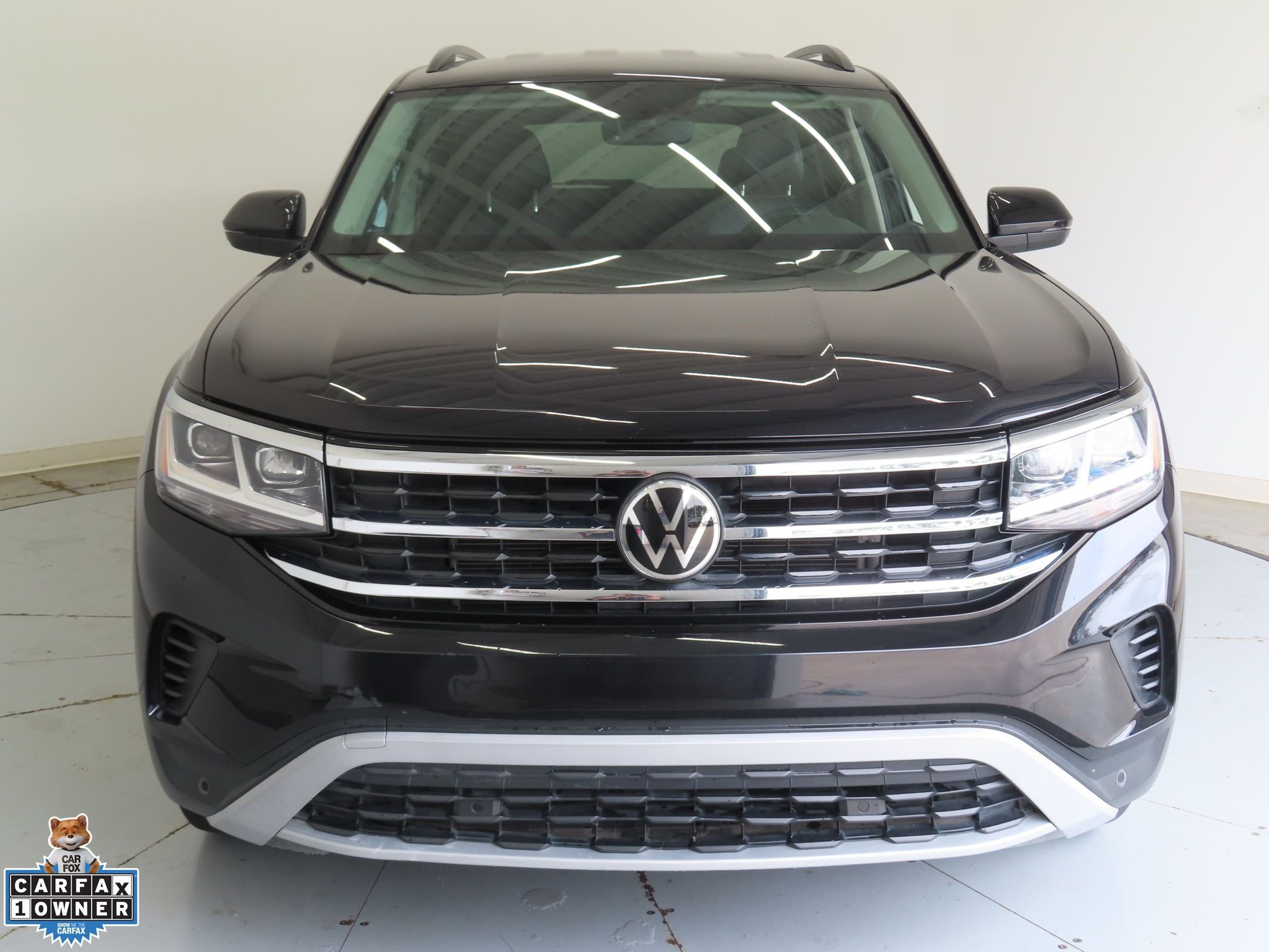 Used 2022 Black Volkswagen 2.0T SE w/Technology image 9