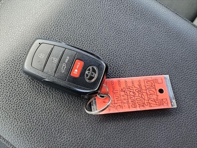 Certified Used 2025 WIND CHILL PEARL Toyota  image 28