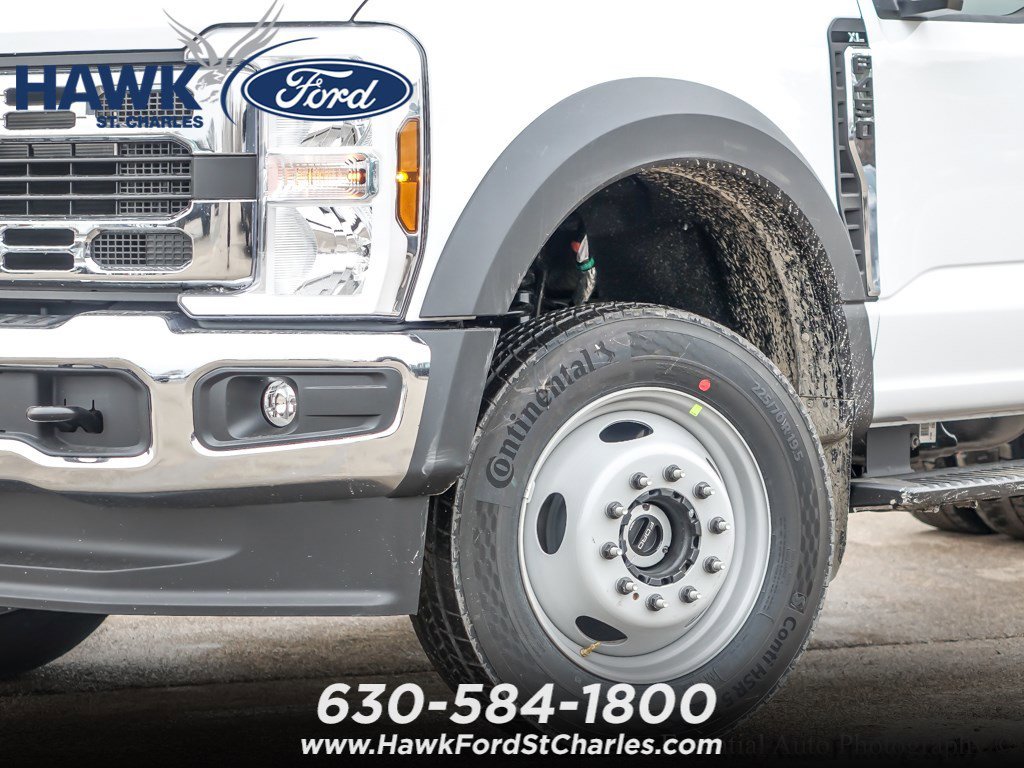 New 2026 Oxford White Ford F-450® XL image 3