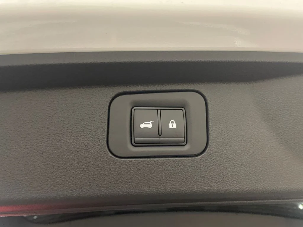 New 2026 Aspen White TriCoat Nissan SL image 10