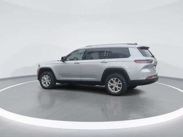 Used 2023 Silver Jeep Limited image 9