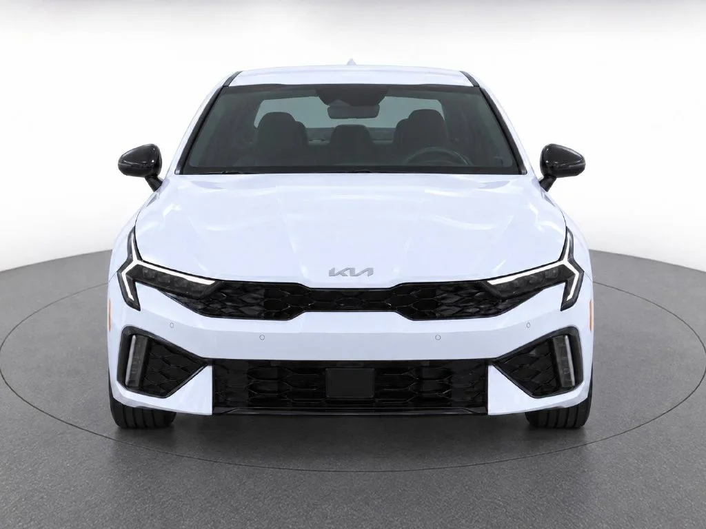Used 2025 White Kia GT-Line image 5