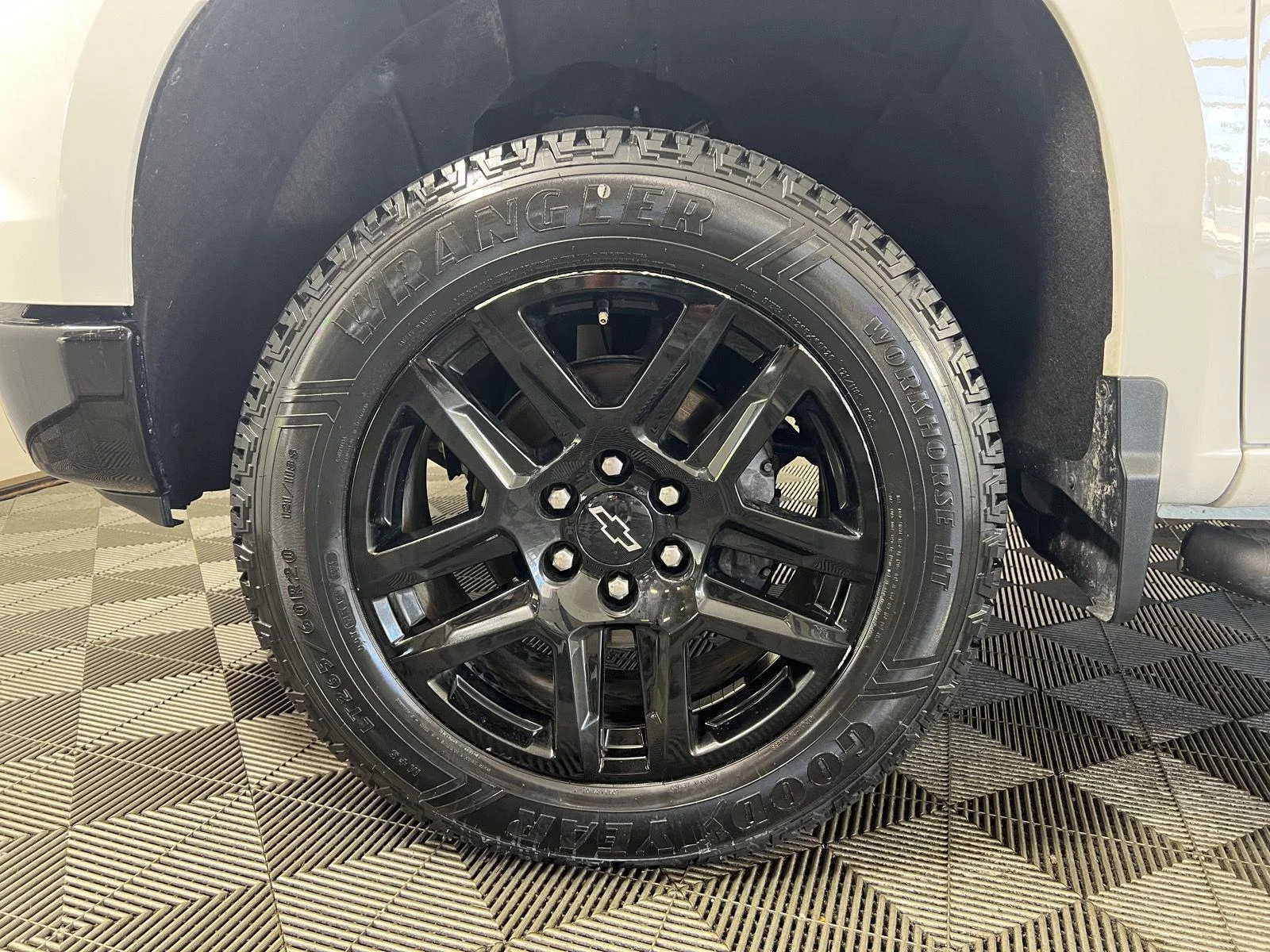 Used 2022 SUMMIT WHITE Chevrolet LT Trail Boss image 31