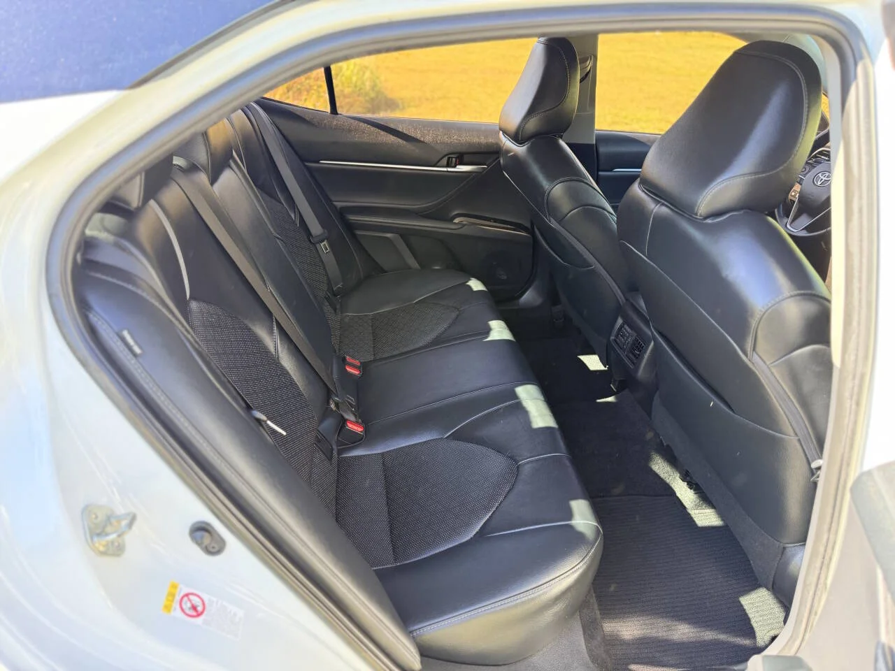 Used 2018 White Toyota XSE V6 4dr Sedan image 15