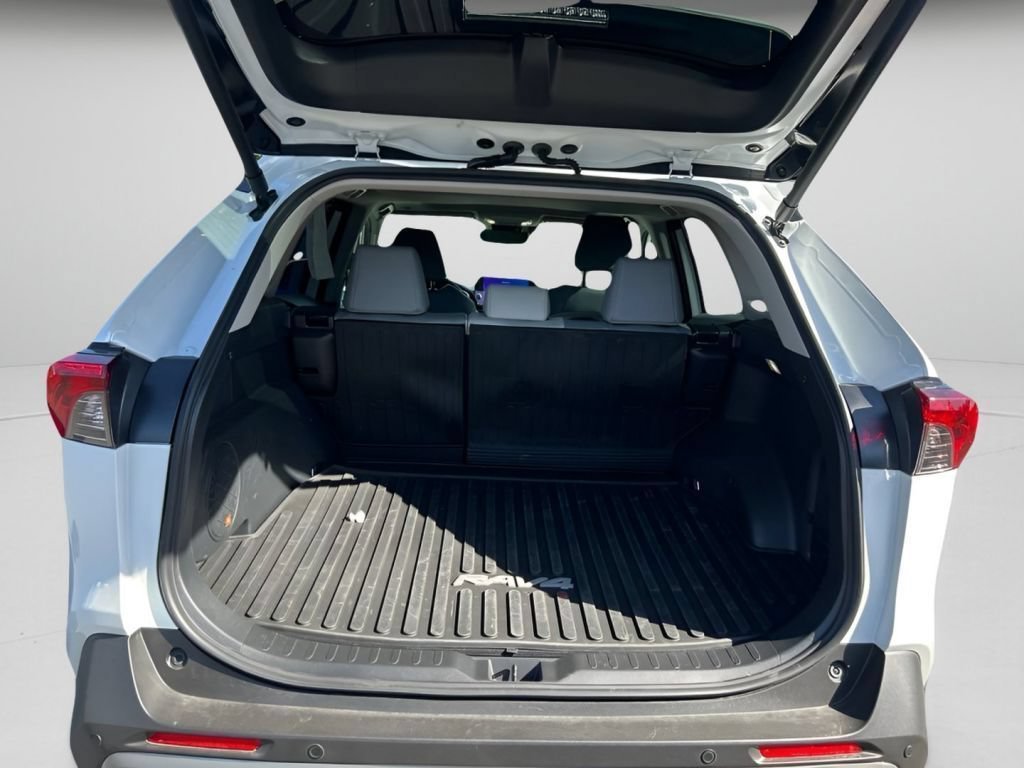 Used 2025 Wind Chill Pearl Toyota Limited image 11