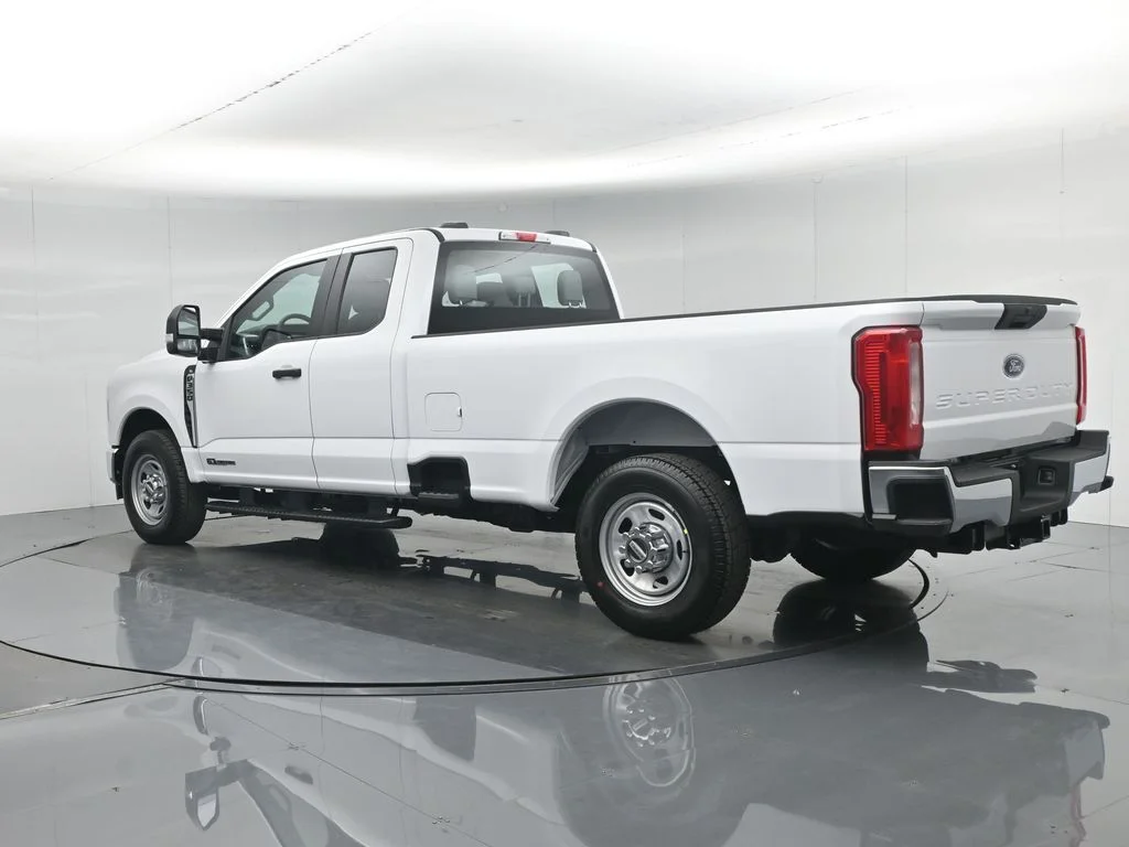 New 2026 Oxford White Ford XL image 6