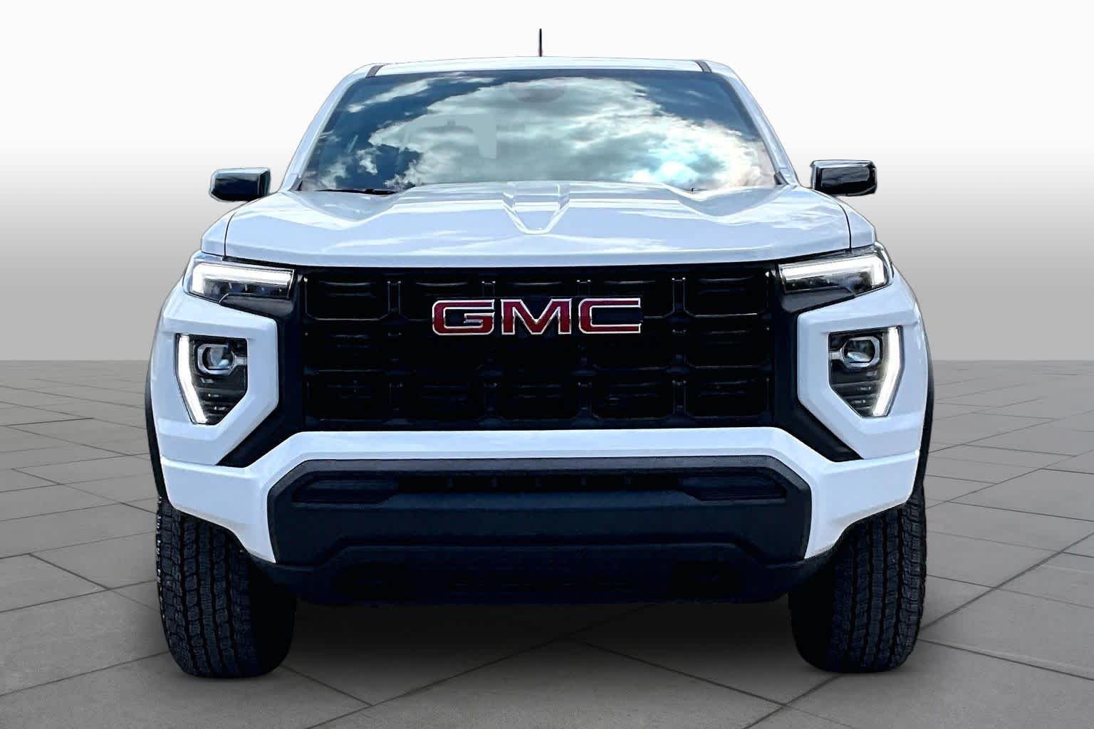 Used 2025 Summit White GMC 2WD Elevation image 4