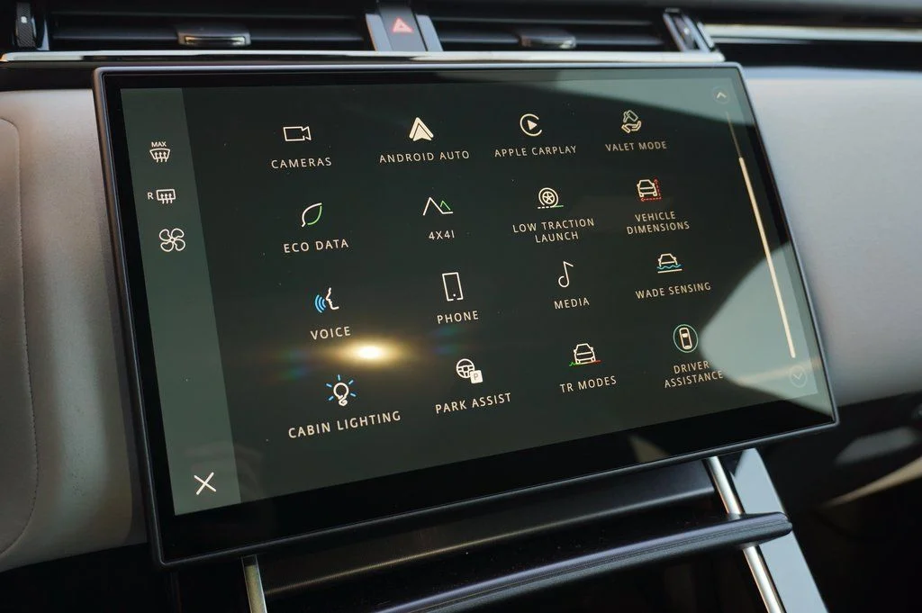 New 2026 Giola Green Land Rover Dynamic SE image 22