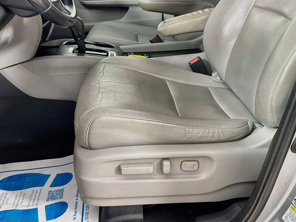 Used 2016 Silver Honda EX-L image 23