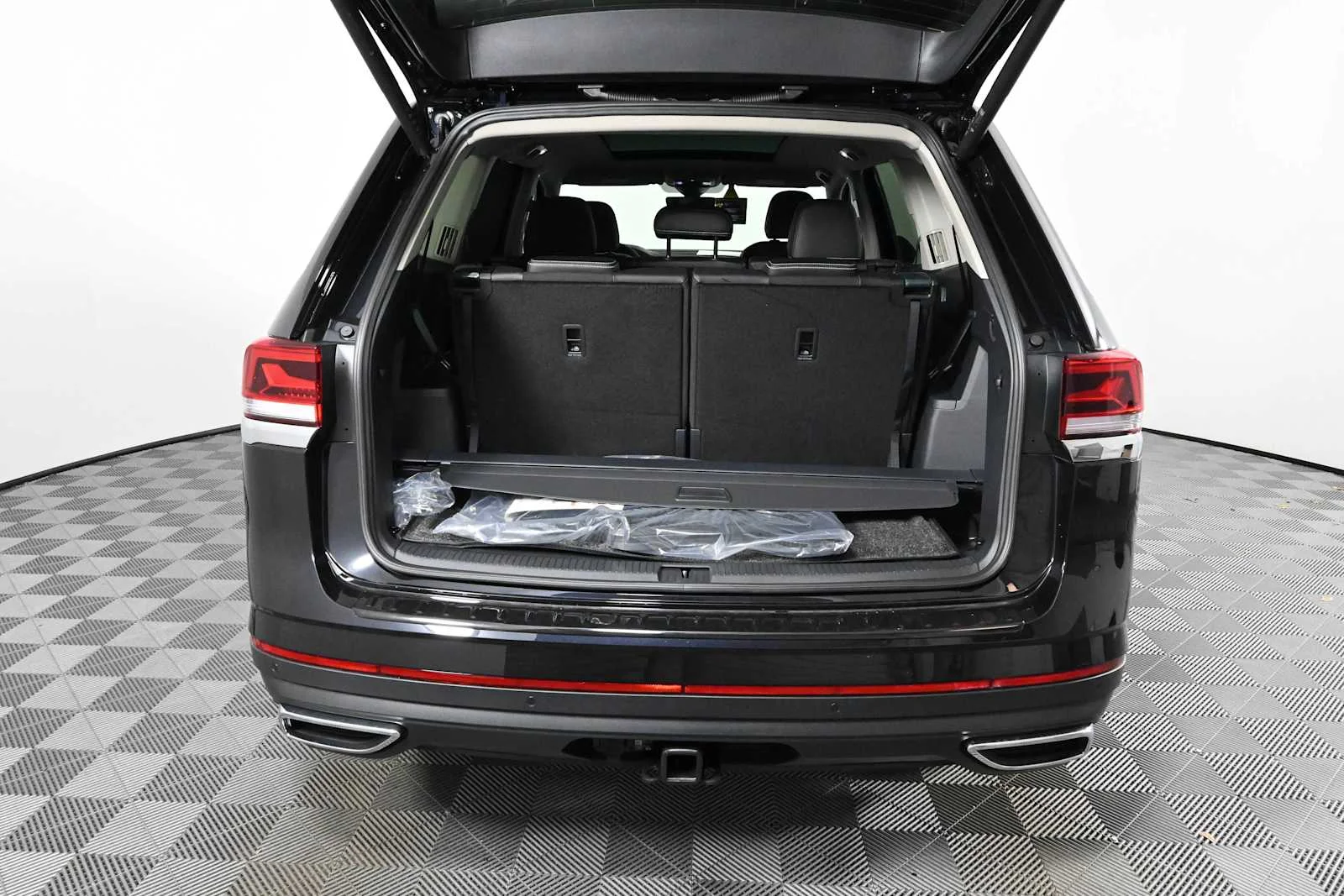 New 2026 Deep Black Pearl Volkswagen 2.0T SE w/Technology image 9