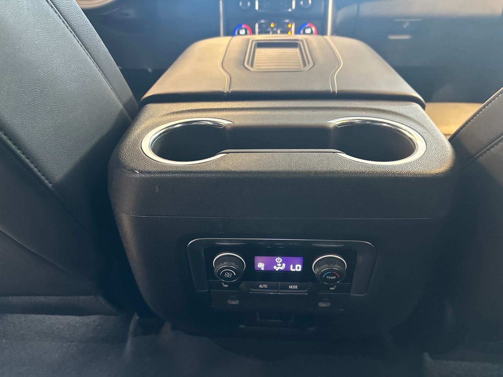 Used 2024  Chevrolet Premier image 28