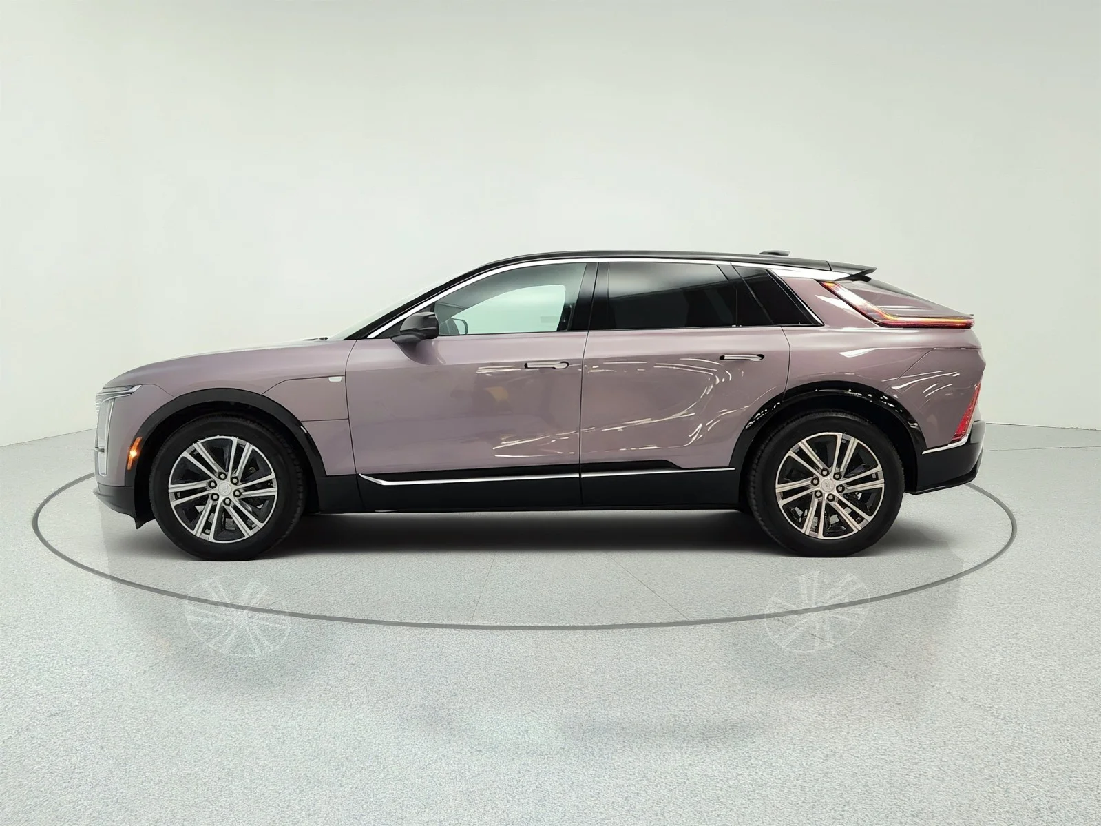 Used 2025 Celestial Metallic Cadillac 4dr Luxury w/1SC image 8