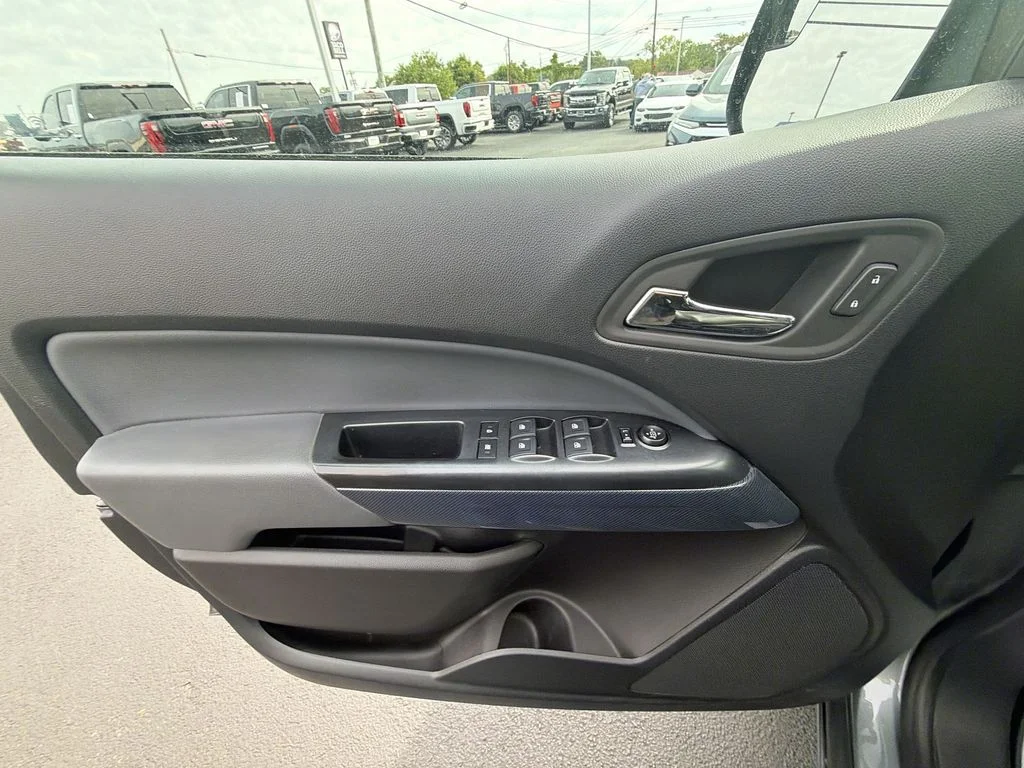 Used 2022 Gray Chevrolet Z71 image 19