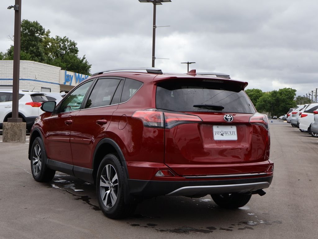 Used 2018 Red Toyota XLE image 5