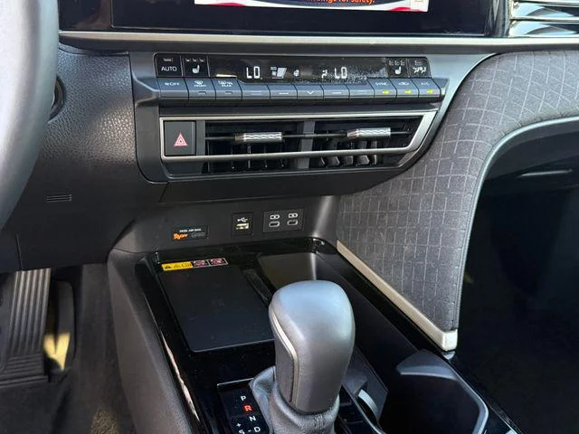 Certified Used 2025 WIND CHILL PEARL Toyota XLE image 18