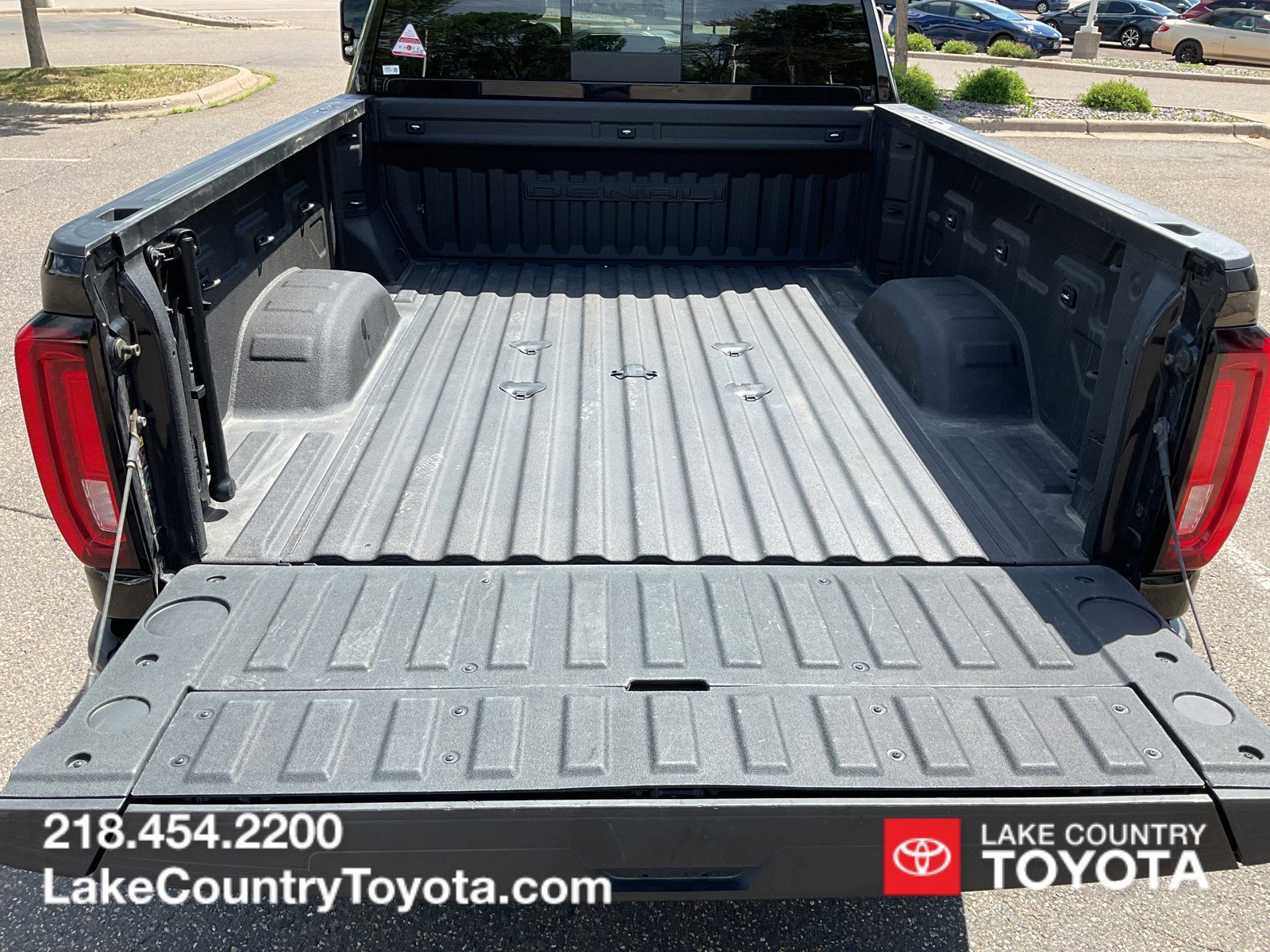 Used 2023  GMC Denali image 12