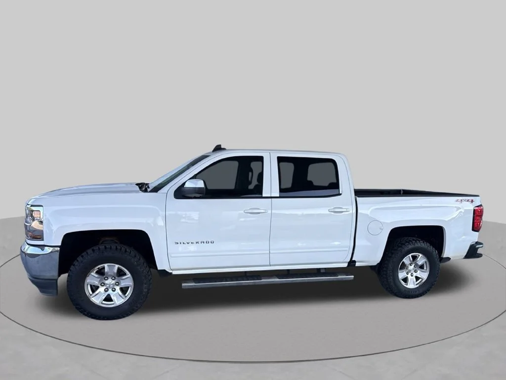 Used 2017 SUMMIT WHITE Chevrolet LT image 3