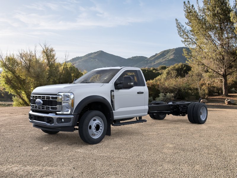 2025 Ford F-550 Super Duty Chassis Cab XLT - Photo 23