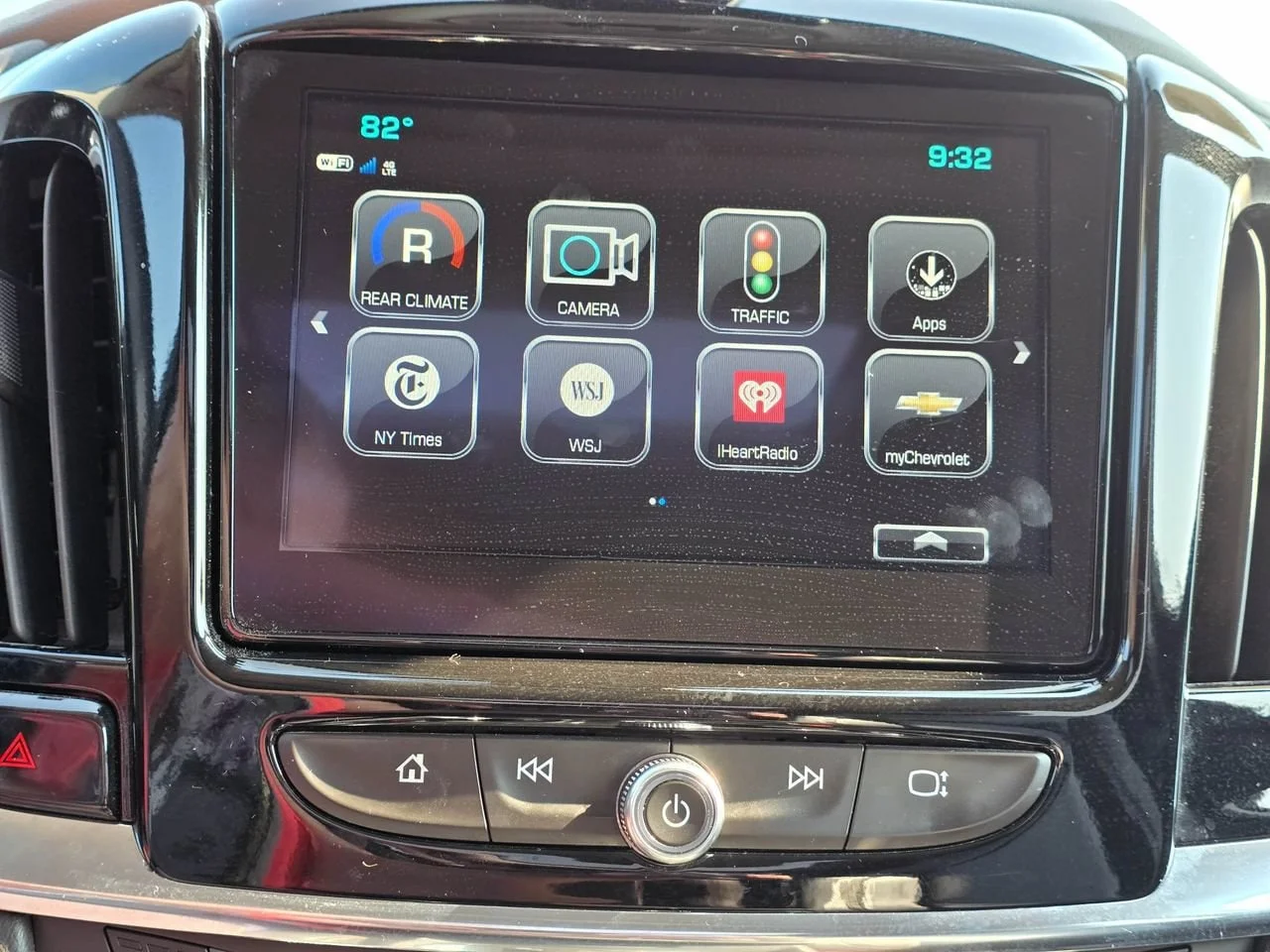 Used 2018 Summit White Chevrolet Premier image 16
