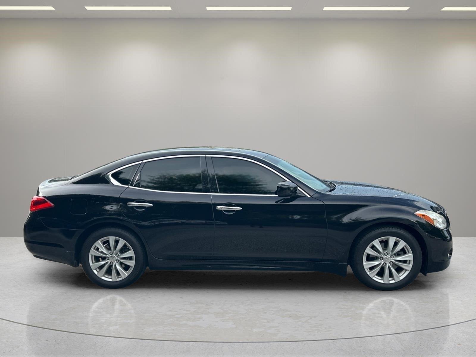2011 INFINITI M 37 - Photo 6