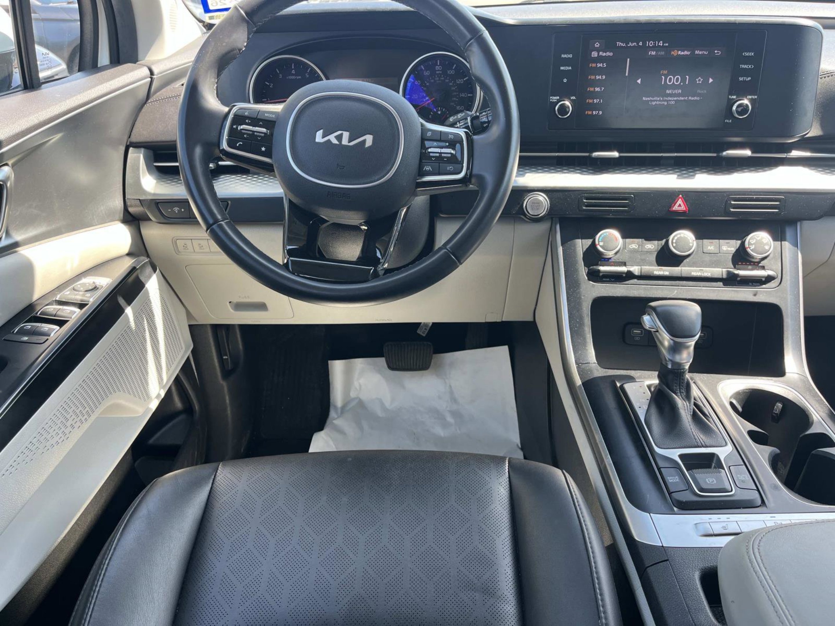Used 2023 Snow White Pearl Kia LX image 9