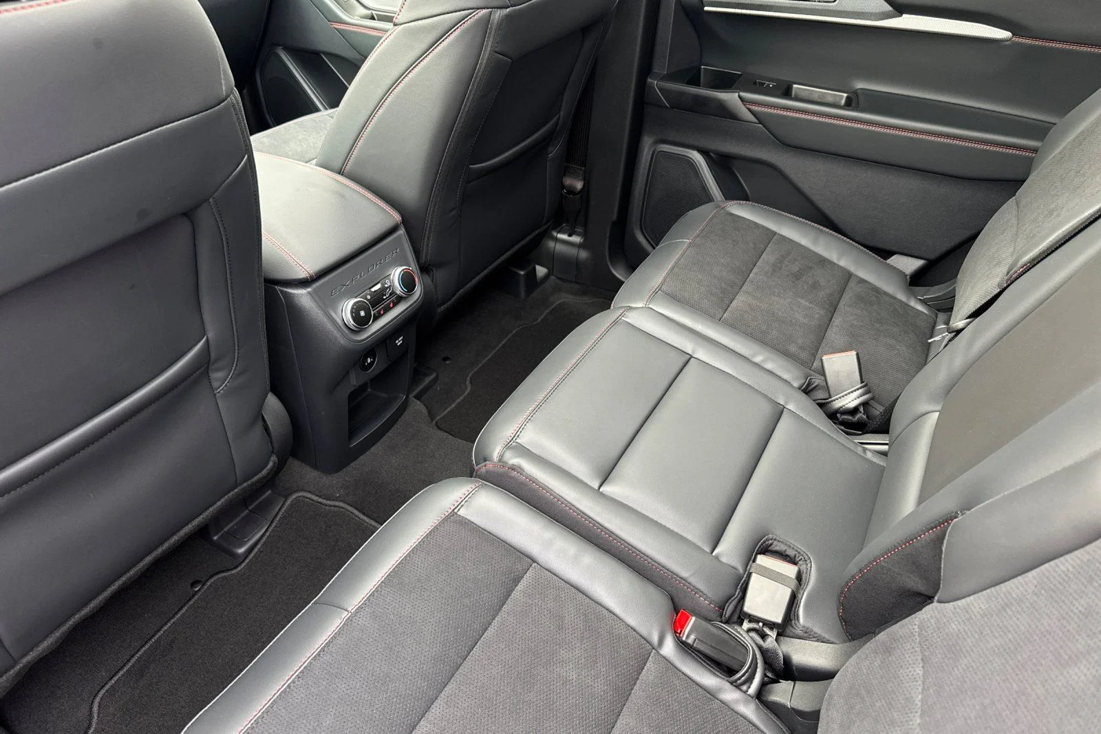 2026 Ford Explorer ST - Photo 13