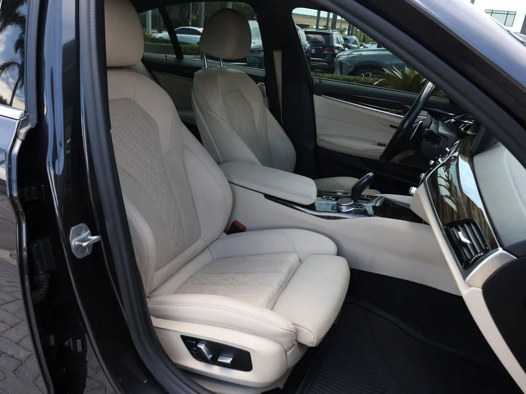 Used 2021 Gray BMW 530i xDrive image 23