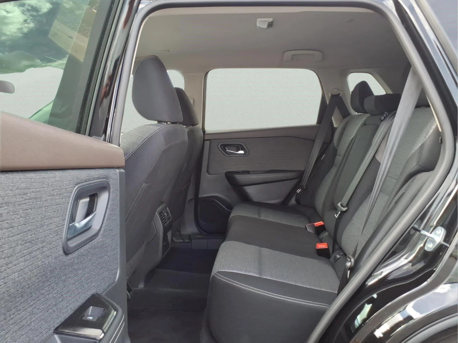 Used 2023 Super Black Nissan SV image 11