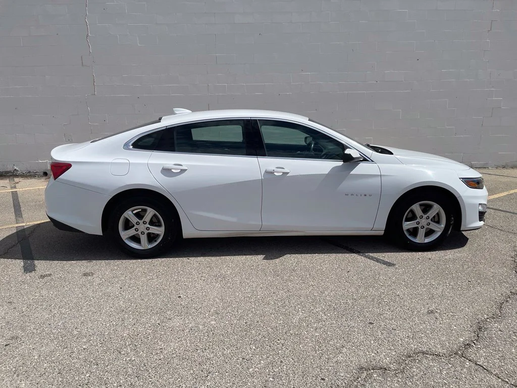 Used 2023 Summit White Chevrolet LT image 9