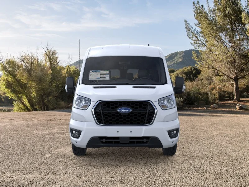 New 2025 Oxford White Ford Passenger Van XLT image 28