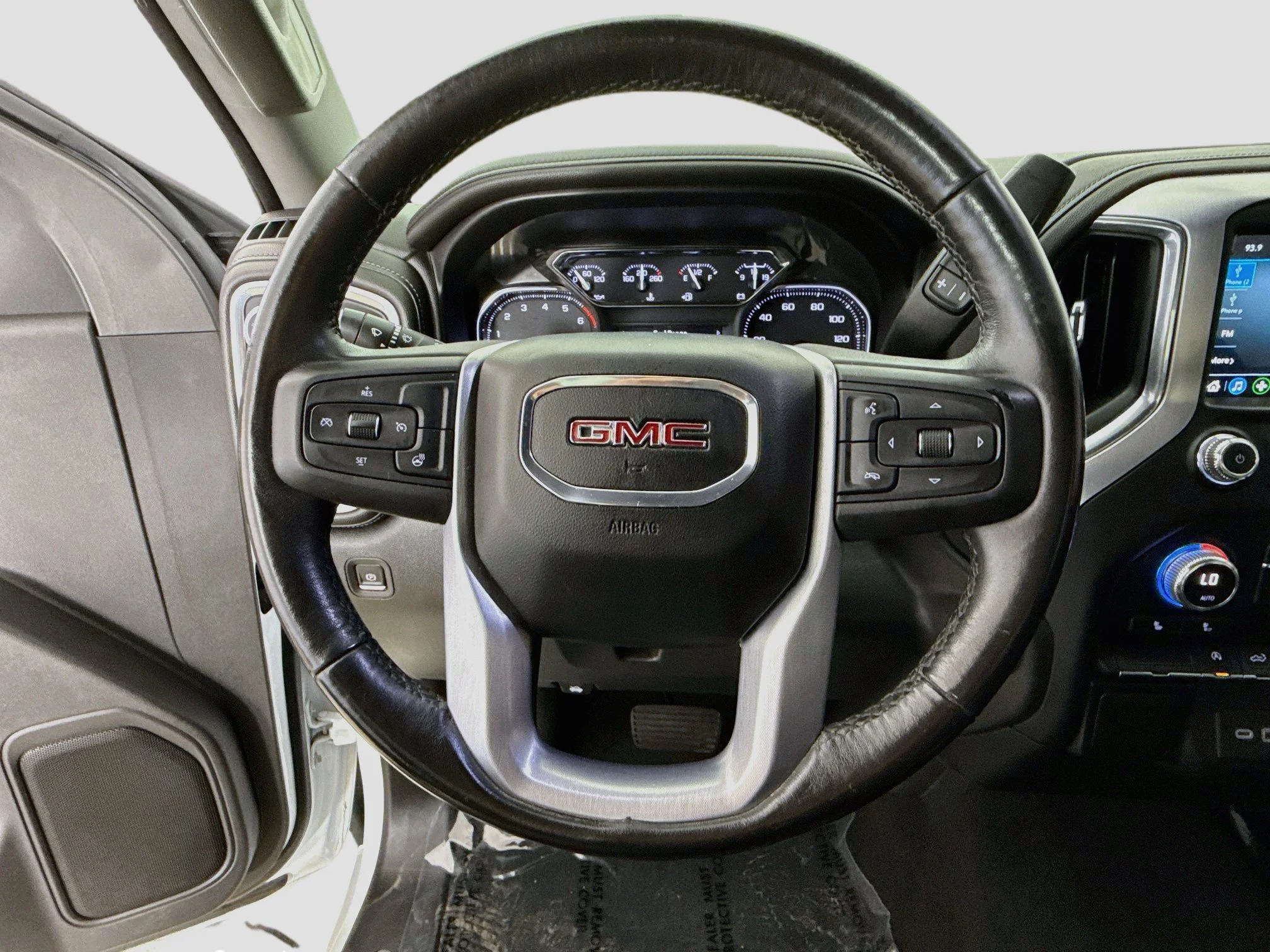 Used 2021 SUMMIT WHITE GMC SLE image 13
