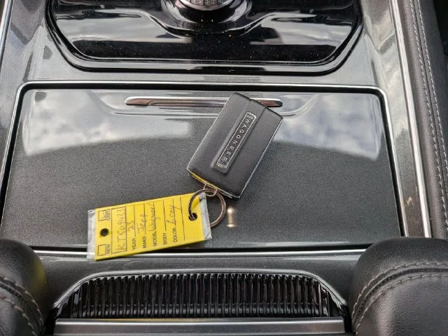 Used 2023 Gray Jeep Base image 27