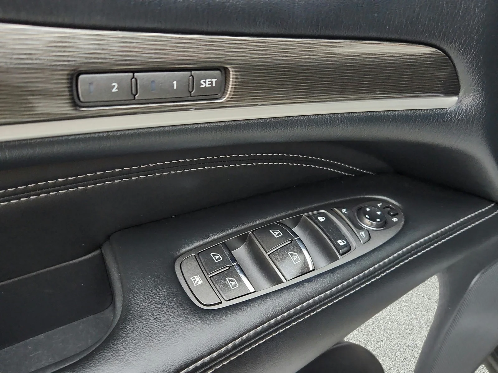 Used 2017 Graphite Shadow INFINITI  image 22