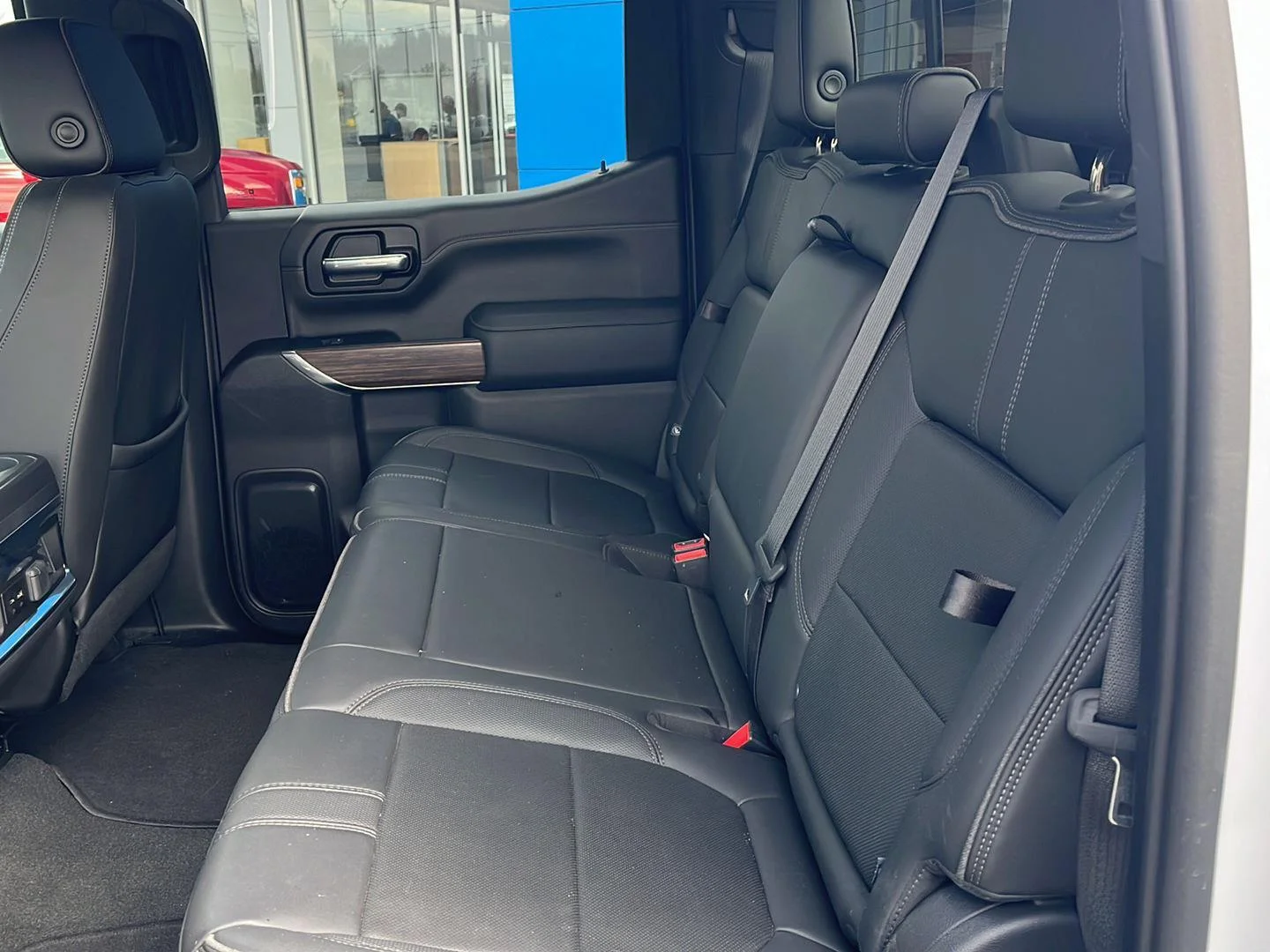 Used 2022 Iridescent Pearl Tricoat Chevrolet High Country image 21
