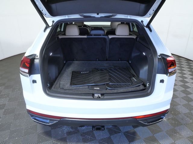 Certified Used 2024  Volkswagen 2.0T SE w/Technology image 9