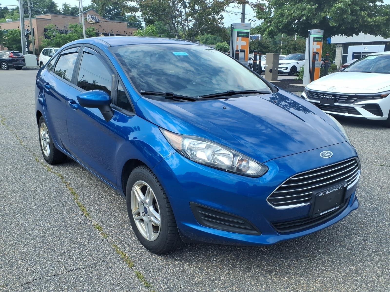 Used 2019 Lightning Blue Ford SE image 3