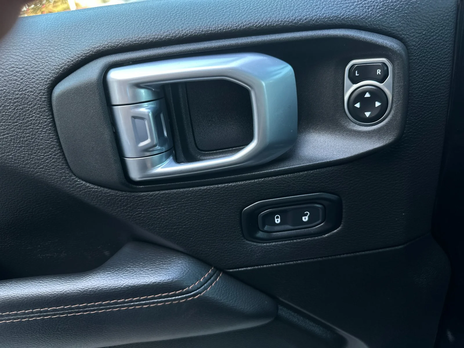 2023 Jeep Wrangler 4-Door Rubicon 392 - Photo 11