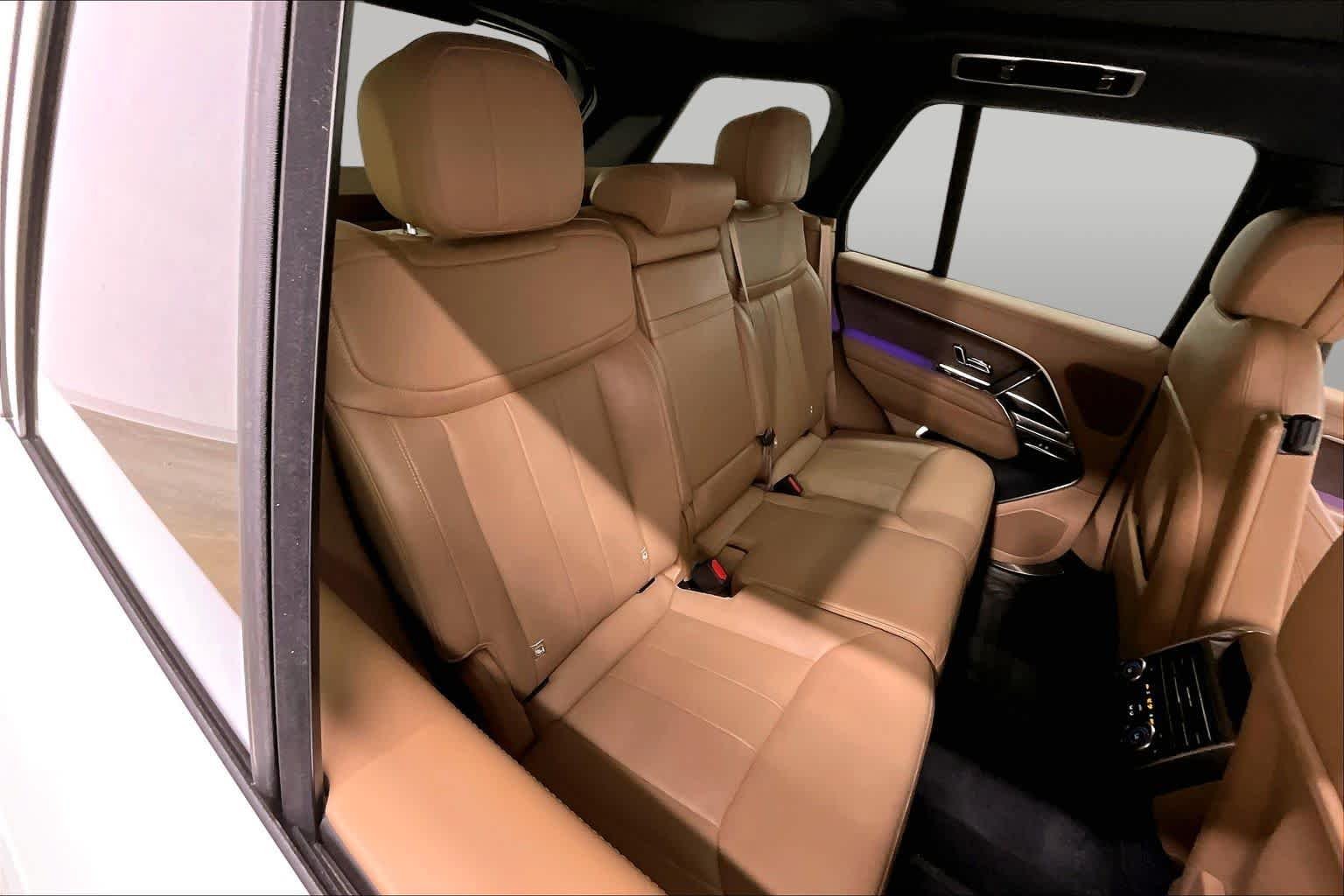 Used 2023 Icy White SV Bespoke Special Effect Gloss Land Rover SE image 19