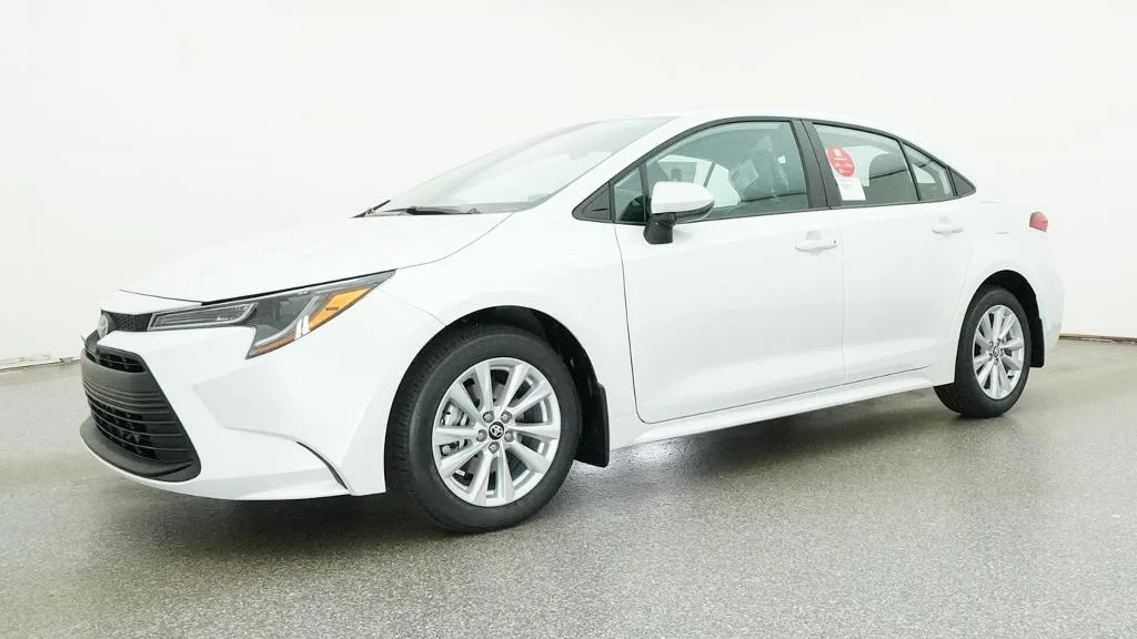 New 2027 Wind Chill Pearl Toyota LE image 6