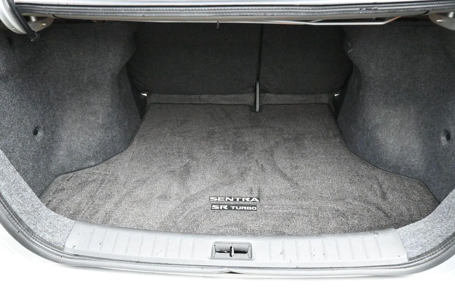 Used 2017 Brilliant Silver Nissan SR Turbo image 9