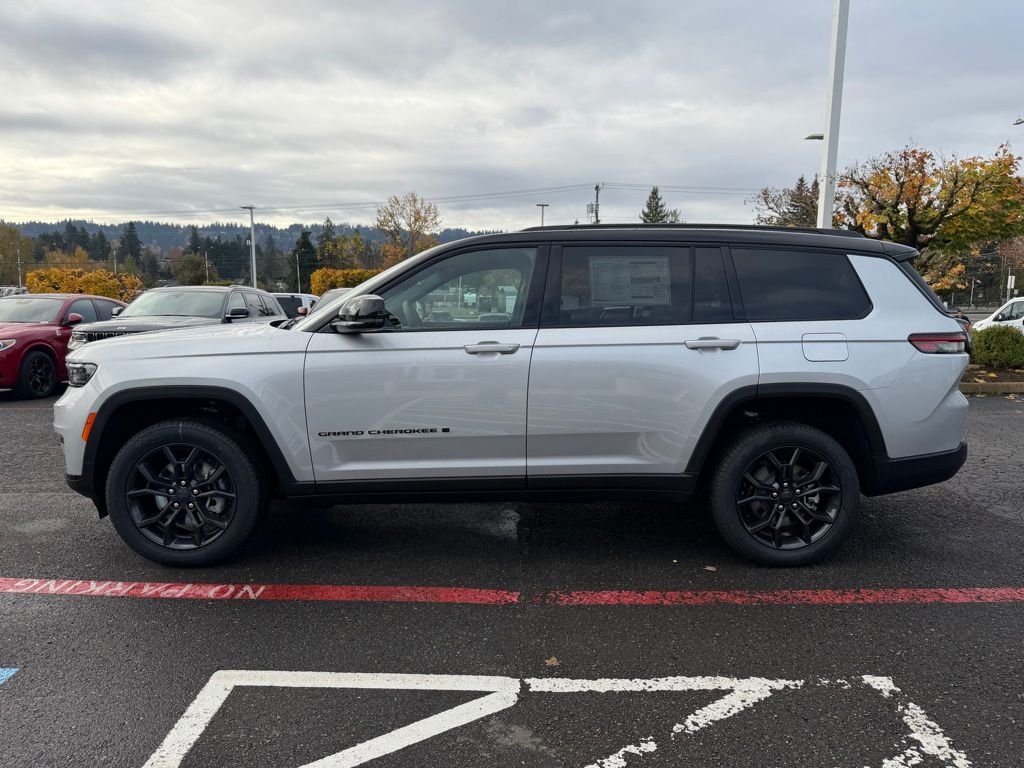 New 2025 Silver Zynith Exterior Paint Jeep Limited image 5