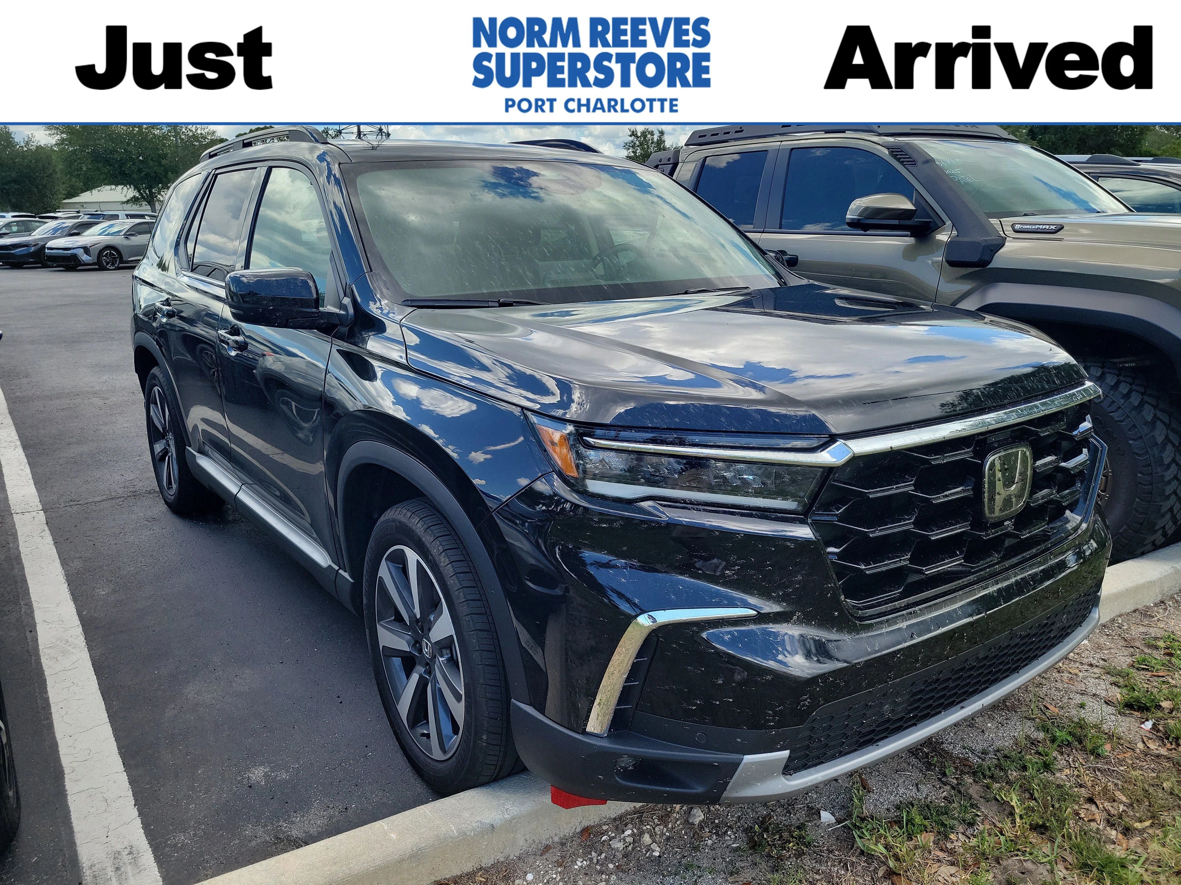 2025 Honda Pilot Touring 2WD's photo