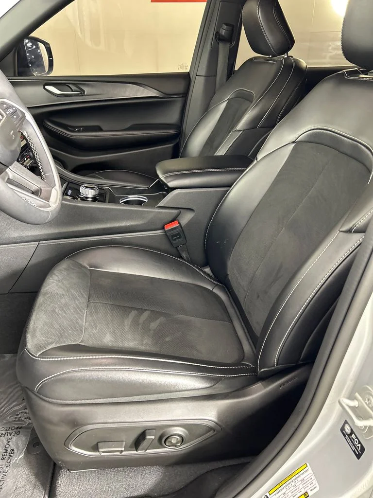 Used 2024 Silver Jeep Altitude X image 12
