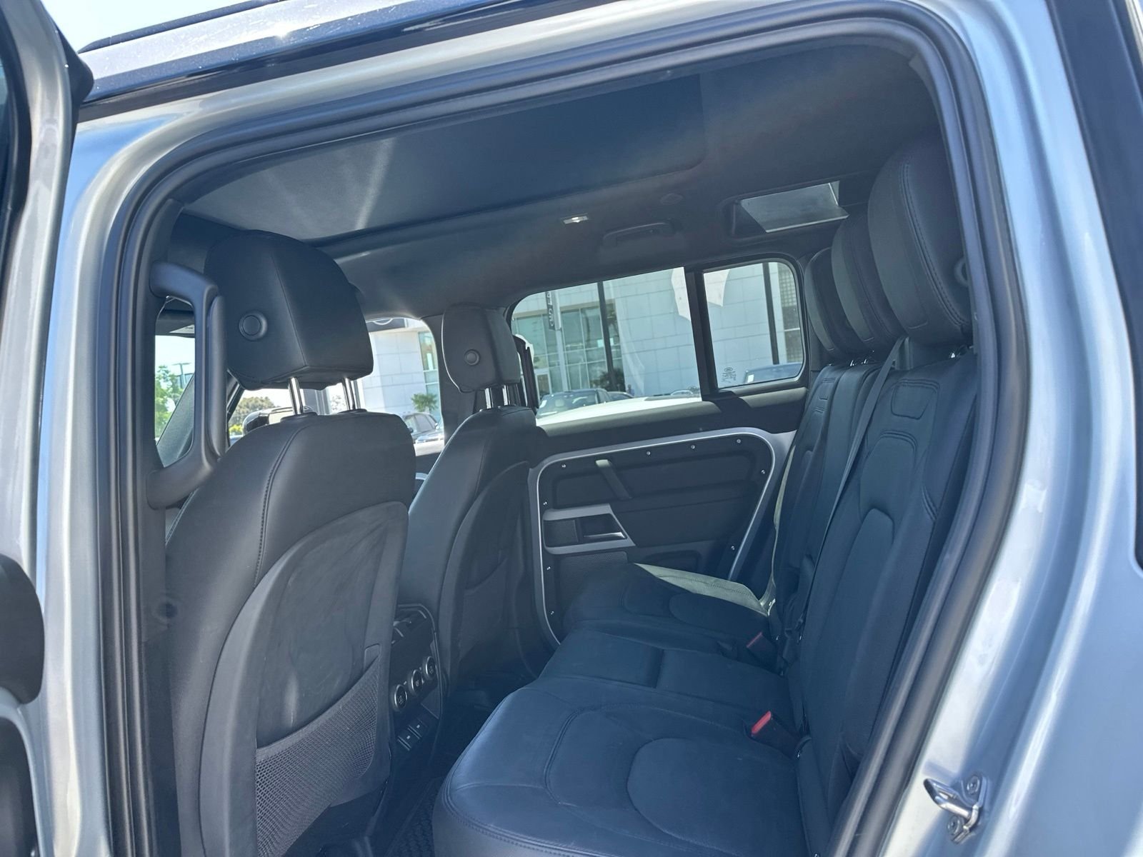 Used 2024 Hakuba Silver Metallic Land Rover S image 21