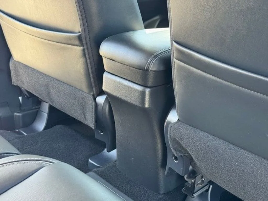 Used 2018  Mitsubishi SEL image 24