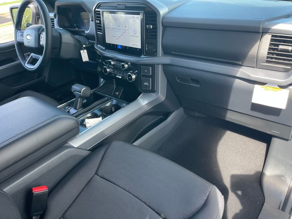 New 2026 Oxford White Ford XLT image 21